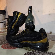 Mi Proyecto del curso: Restauración y personalización de sneakers. Un proyecto de Diseño de calzado de Ramiro Izetta - 08.09.2020
