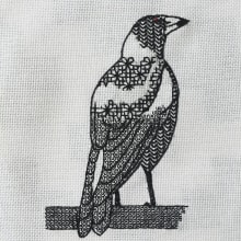 Australian Magpie from Introduction to Blackwork Embroidery. Un proyecto de Bordado de Prisca Brice - 23.10.2020