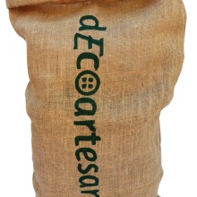 Estampación de serigrafía textil con stencil en packaging sostenible dEcoartesano. Un proyecto de Serigrafía y Costura de dEco artesano - 04.11.2020