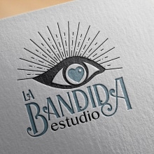 Logotipo de estudio propio de Fotografía. Un proyecto de Ilustración tradicional, Fotografía y Fotografía de retrato de Olga Lahuerta - 03.12.2019