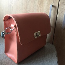Leather purse. Un proyecto de Costura de Sanda Pop - 10.12.2020