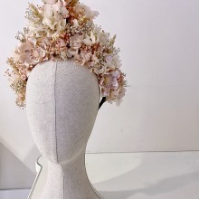 Mi Proyecto del curso: Tocado floral: crea tu complemento de flores. Un proyecto de Diseño de complementos de Vanessa - 22.12.2020