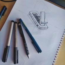 My project in Introduction to Product Design Sketching course- Devices Base Stand. Un proyecto de Diseño de producto, Bocetado, Dibujo y Sketchbook de Alejandro Serrano - 03.01.2021