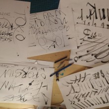 Meu projeto do curso: Caligrafia com tira-linhas. Un projet de Calligraphie de Sofia Baeta Ferreira - 10.01.2021