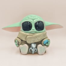 Grogu (Child/Baby Yoda):  My first Art Toy. Un proyecto de Diseño de personajes, Escultura, Diseño de juguetes y Art to de Bruno Góis - 24.01.2021