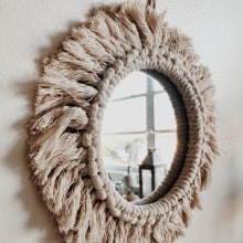 Macrame Mirror. Un proyecto de Decoración de interiores y Macramé de Lauri Angel Obando - 15.01.2021