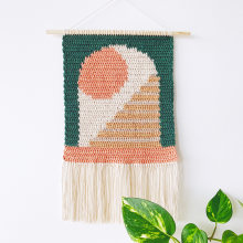 Tapiz Peeking Moon. Arts, Crafts, Textile Illustration, Fiber Arts, DIY, and Crochet project by Flor Samoilenco - 02.11.2021