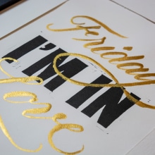 Friday I'm in love - Linocut + Watercolor Calligraphy. Un proyecto de Caligrafía, Lettering, Estampación, Caligrafía con brush pen, H y lettering de Javier Piñol - 17.02.2021