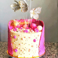 Mi Proyecto del curso: es este pastel de vainilla y utilice colores de mi paleta y me inspire en la mariposas y flores que tanto me gustan. Un proyecto de Cocina de Miker Gerardo Cedeño Colina - 19.04.2021
