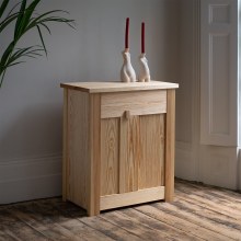 Hutch Cabinet. Un proyecto de Artesanía, Diseño, creación de muebles					, Diseño de interiores y Carpintería de Bibbings & Hensby - 19.04.2021