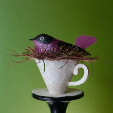 Pájaro violeta. Un proyecto de Artesanía y Papercraft de Gabriela Castellanos - 20.04.2021