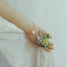 Floral wedding ring. Design, Accessor, Design, and Decoration project by Elena Claudia Vasile - 04.26.2021