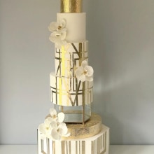 Art Deco Themed Wedding Cake. Un proyecto de Artesanía de Nasima Alam - 04.05.2021