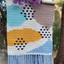 Meu projeto do curso: Intarsia crochê: teça suas tapeçarias. Un proyecto de Moda, Decoración de interiores, Tejido, DIY y Crochet de Silvia Colodel - 29.05.2021