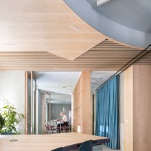 XEITO Office. Un proyecto de Arquitectura, Diseño, creación de muebles					, Diseño industrial, Arquitectura interior y Diseño de interiores de Enorme Studio - 23.06.2021