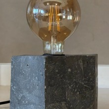 Lámpara industrial de concreto.. Un proyecto de Artesanía, Diseño, creación de muebles					, Diseño de interiores, Interiorismo y DIY de bredize - 07.07.2021