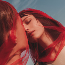 'The red lace'. Un proyecto de Fotografía de Angela Garcia - 07.07.2021