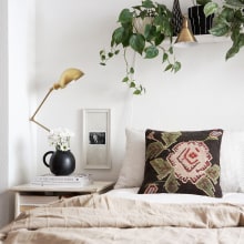 Plant lover bedroom. Decoração de interiores projeto de Dr. Livinghome - 05.10.2021
