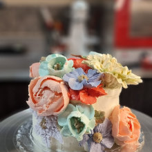 Mi Proyecto del curso: Flores de crema de mantequilla para cake design. Un proyecto de Diseño, DIY y Artes culinarias de Mariuxi Gómez de Luna - 07.10.2021