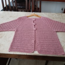 Meu projeto do curso:  Top-down: roupas de crochê sem costura. Un proyecto de Moda, Diseño de moda, Tejido, DIY y Crochet de Fernanda Lousada Belmont - 17.10.2021
