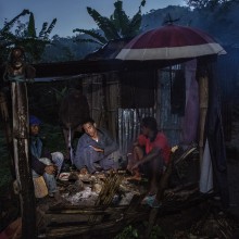 Violence in Madagascar's Vanilla Trade. Un proyecto de Fotografía de Finbarr O'Reilly - 10.05.2018
