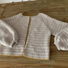 Meu projeto do curso:  Top-down: roupas de crochê sem costura. Fashion, Fashion Design, Fiber Arts, DIY, and Crochet project by celinebardinet - 11.12.2021