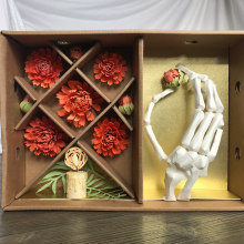 Dia de Muertos diorama made for Paper Sculpture for Set Design. Design, Ilustração tradicional, Instalações, Artesanato, Escultura, Design de cenários, Papercraft, Fotografia do produto, e DIY projeto de ksantaanafarmer - 29.12.2021