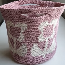 Mi Proyecto del curso: Tapestry: técnica de crochet para dibujar con hilos. Un proyecto de Diseño de complementos, Moda, Pattern Design, Tejido, DIY, Crochet y Diseño textil de Mariana - 07.01.2022