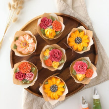 Fall Floral Cupcakes. Design, Artesanato, Culinária, e Artes culinárias projeto de Liz Shim - 11.01.2022