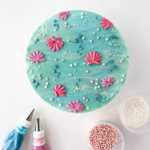Under the Sea Pattern Cake. Design, Arts, Crafts, Cooking, Culinar, and Arts project by Liz Shim - 01.11.2022