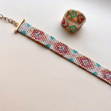 My project in Beaded Jewelry Design: Weave Elegant Patterns course. Design de acessórios, Artesanato, Design de joias, e Tecido projeto de Maria Lazuryevskaya - 15.01.2022