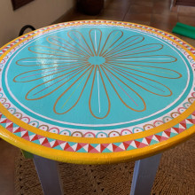My project in Decorative Furniture Painting course. Fine Arts, Furniture Design, Making, Interior Design, Painting, Pattern Design, Acr, lic Painting, and DIY project by Alejandra Angulo - 06.20.2021