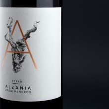 SYRAH. Design, Traditional illustration, Photograph, Br, ing, Identit, and Packaging project by Botánico - 02.23.2022