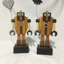 Robot in Love / Saudades. Design de personagens, Escultura, Design de brinquedos, To, Art, e Marcenaria projeto de DiduS Santos - 04.03.2022