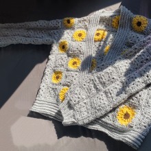Mein Kursprojekt: Granny-Squares: Häkle deinen Pullover. Fashion, Fashion Design, Fiber Arts, DIY, Crochet, and Textile Design project by Anna - 03.06.2022