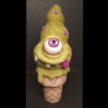 Ice scream (art toy  - wool ). Un proyecto de Diseño de personajes, Artesanía, Diseño de juguetes, Tejido, Needle felting y Diseño textil de Granel Milou - 12.03.2022