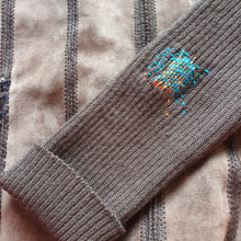 My project for course: Visible Mending: Colorful Knitwear Repair. Un proyecto de Moda, Diseño de moda, Bordado, Costura, Tejido, Upc, cling, Telar y Diseño textil de Vanda Kovács - 22.03.2022