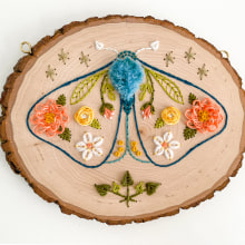 My project for course: Embroidery on Wood: Art Inspired by Nature. Bordado, Marcenaria, e Design têxtil projeto de Sara Pastrana (Flourishing Fibers) - 29.03.2022