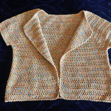 Mi Proyecto del curso:  Top-down: prendas a crochet de una sola pieza. Un proyecto de Moda, Diseño de moda, Tejido, DIY, Crochet y Diseño textil de Marta Guerrero - 27.04.2022