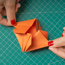Creación de Minutas de origami para Hermès Beauté food experience by Elsa Yranzo.. Um projeto de Papercraft de Estela Moreno Orteso - 06.04.2022