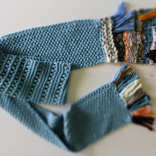 My project in Tapestry and Knitting for Garments and Accessories course. Un proyecto de Diseño de complementos, Artesanía, Moda, Tejido, DIY, Tejido de punto, Telar y Diseño textil de Angie Mesih - 26.01.2022