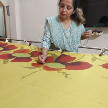My project for course: Silk Painting Techniques my handpainted saree. Un proyecto de Moda, Pintura, Diseño de moda, Ilustración textil, DIY, Teñido Textil y Diseño textil de kiranmangal17 - 28.05.2022