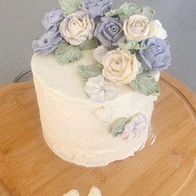 Mi proyecto del curso: Flores de crema de mantequilla para cake design. Un proyecto de Diseño, DIY, Artes culinarias, Lifest y le de Valentina Baeza - 31.05.2022