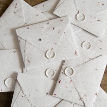 Petal Paper Wedding Stationery. Un proyecto de Papercraft, Upc, cling, Diseño floral, vegetal y Diseño de papelería				 de Sonia Carta Muriel - 07.06.2022