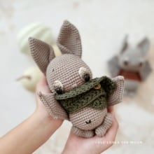 VICTOR the bat. Un proyecto de Diseño de personajes, Creatividad, Crochet y Amigurumi de Elisa Ems-Domenig - 19.06.2022