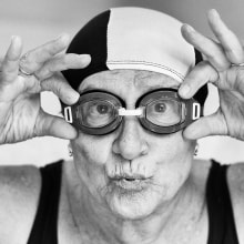 the swimmer. Publicidade, Fotografia, Fotografia de retrato, e Fotografia digital projeto de Claudia Merighi - 16.06.2022