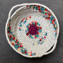 My project for course: Basket Weaving for Beginners: The Coiling Technique. Design de acessórios, Artesanato, Moda, Design de moda, Tecido, e Design têxtil projeto de Sabine Nimz - 11.08.2022