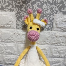Girafinha . Un proyecto de Crochet y Amigurumi de DANIELA CRUZ - 10.08.2022