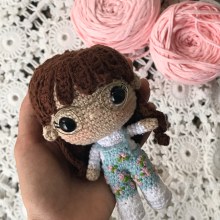 Mi proyecto del curso: Amigurumis: personas tejidas a crochet. Un proyecto de Artesanía, Diseño de juguetes, Tejido, Crochet, Amigurumi y Diseño textil de Samantha Rocha Bedon - 16.08.2022
