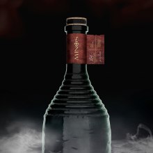 Minos™ Absinthe - Bottle and Packaging Design. Un proyecto de Diseño, Diseño gráfico, Packaging y Diseño de producto de Rafael Maia - 28.08.2022